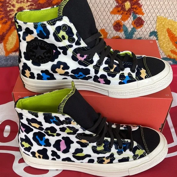 Converse 572369C
CHUCK TAYLOR ALL STAR 70 HI
EGRET/BLACK/LIME TWIST
WMNS snkrs - Picture 2 of 16